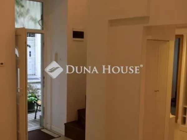 Eladó lakás Budapest VI. kerület 30 nm