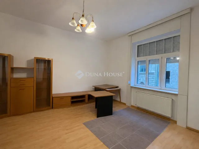 Eladó lakás Budapest I. kerület 71 nm