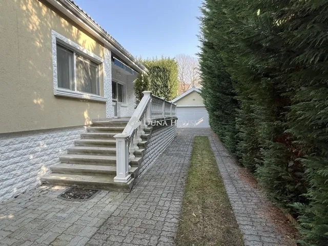Eladó ház Budapest XVI. kerület 317 nm