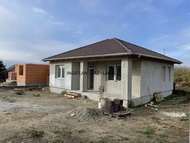 Eladó ház Csörög 106 nm