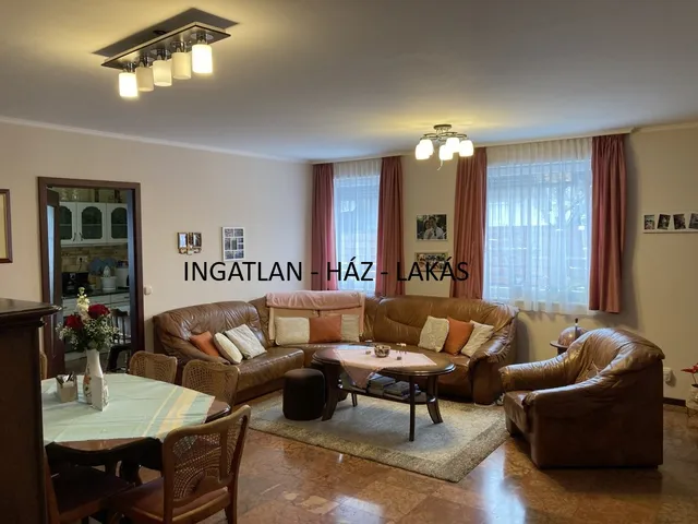 Eladó ház Veresegyház 240 nm