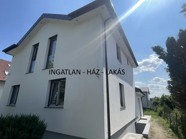 Eladó ház Budapest XVI. kerület, Sashalom 225 nm