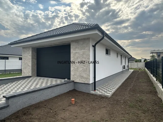 Eladó ház Nagytarcsa 145 nm