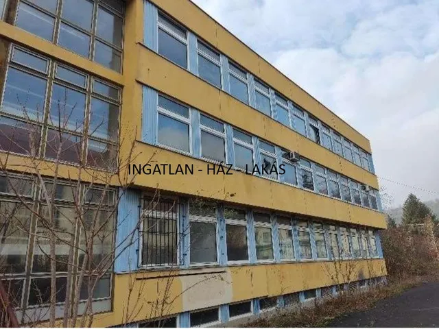 Eladó kereskedelmi és ipari ingatlan Pécs 2840 nm