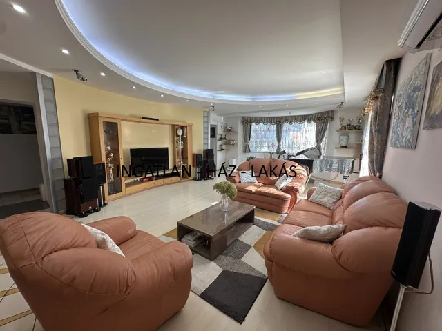 Eladó ház Budapest XVI. kerület, Rákosszentmihály 595 nm