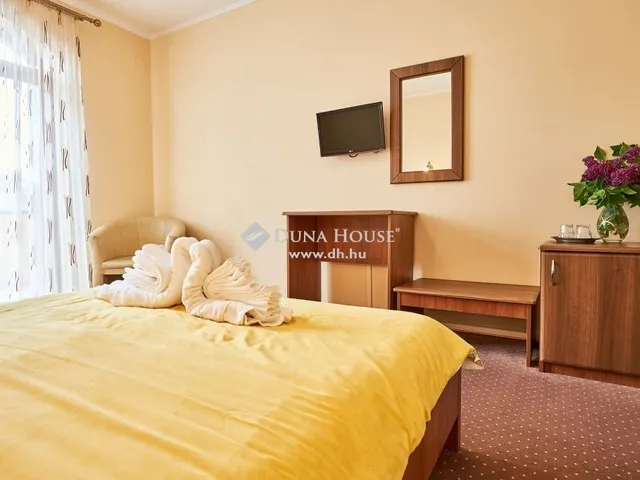 Eladó kereskedelmi és ipari ingatlan Hajdúszoboszló 1980 nm