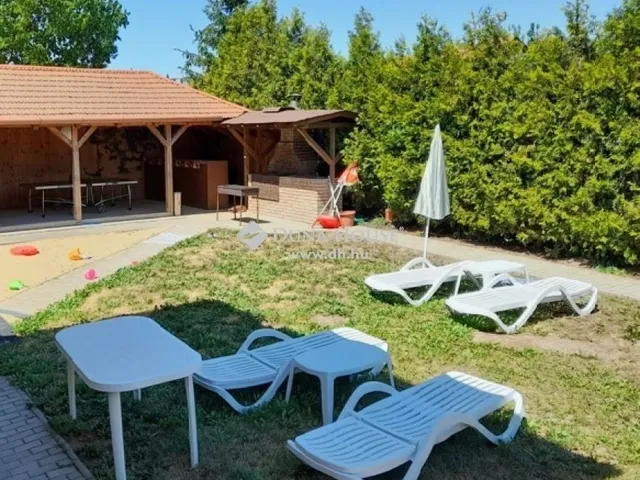 Eladó kereskedelmi és ipari ingatlan Hajdúszoboszló 1980 nm