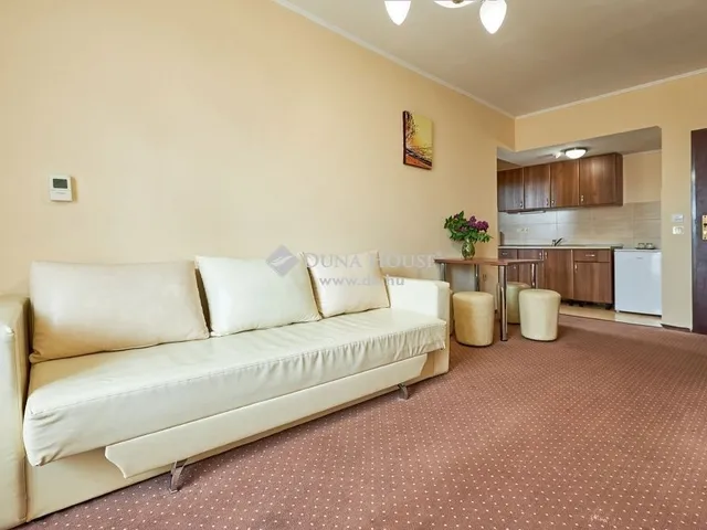 Eladó kereskedelmi és ipari ingatlan Hajdúszoboszló 1980 nm