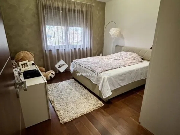 Eladó ház Debrecen, Széchenyikert 239 nm