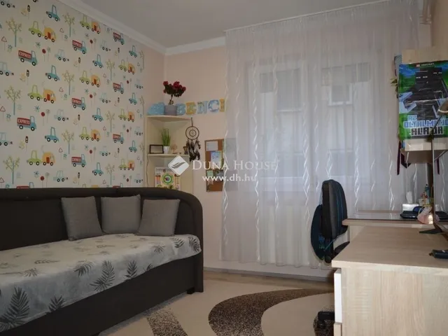 Eladó lakás Debrecen, Széchenyikert 82 nm