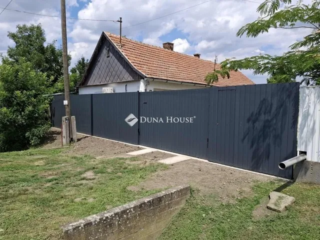 Eladó ház Zsáka 70 nm