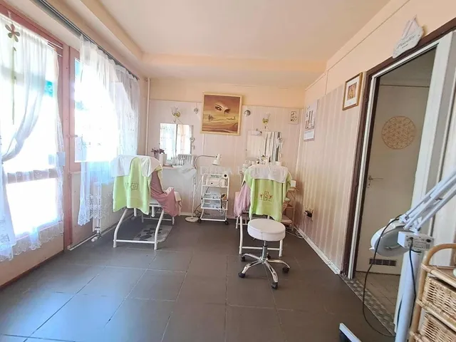 Eladó kereskedelmi és ipari ingatlan Debrecen, Tócóvölgy 17 nm