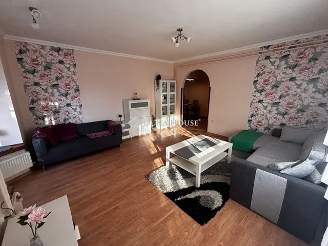 Eladó lakás Debrecen, Széchenyikert 79 nm