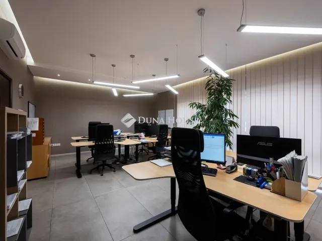 Eladó kereskedelmi és ipari ingatlan Debrecen 236 nm