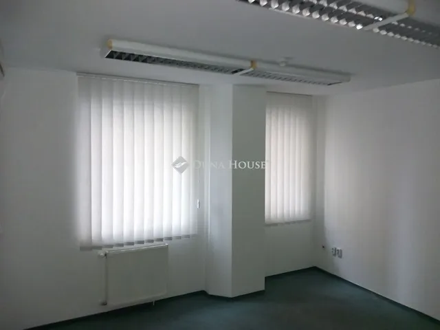 Eladó kereskedelmi és ipari ingatlan Debrecen 720 nm