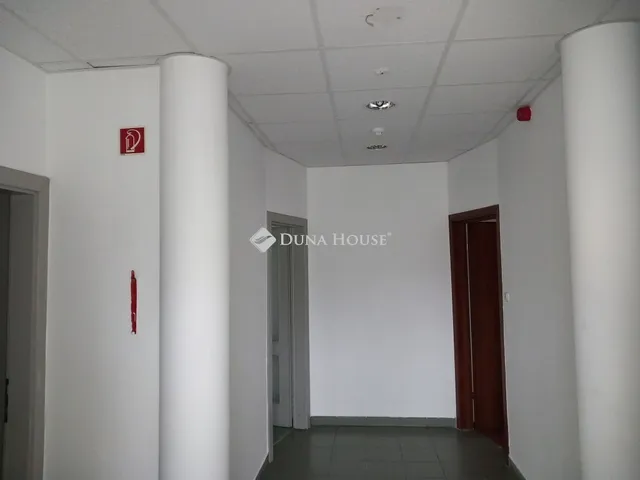 Eladó kereskedelmi és ipari ingatlan Debrecen 720 nm