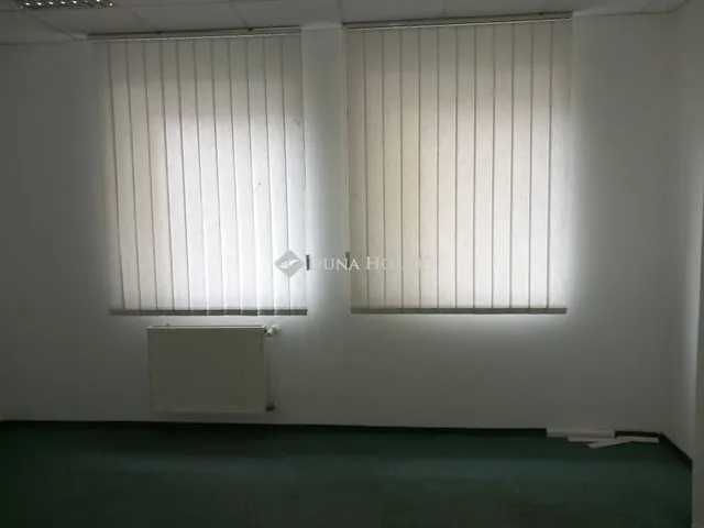 Eladó kereskedelmi és ipari ingatlan Debrecen 720 nm