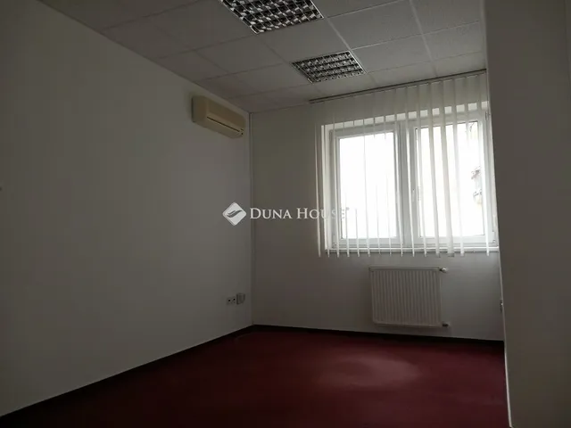 Eladó kereskedelmi és ipari ingatlan Debrecen 720 nm