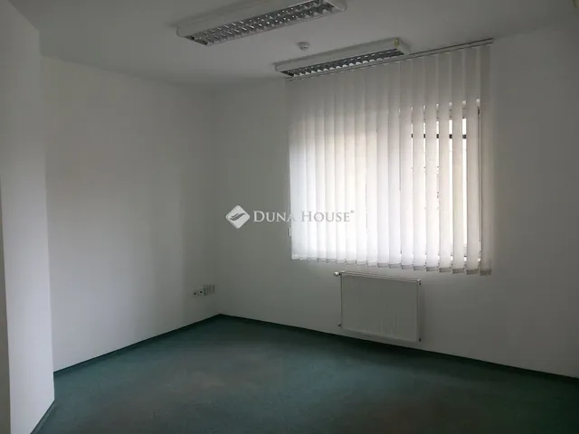 Eladó kereskedelmi és ipari ingatlan Debrecen 720 nm