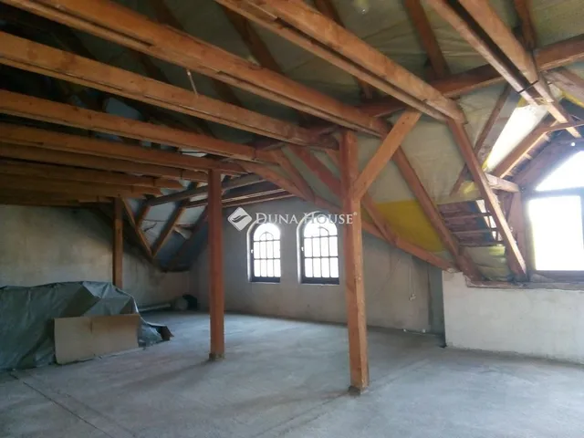 Eladó kereskedelmi és ipari ingatlan Püspökladány 298 nm