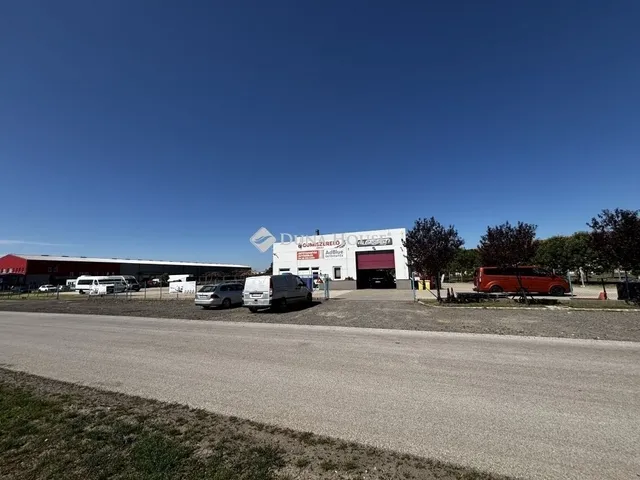 Eladó kereskedelmi és ipari ingatlan Szeghalom 220 nm