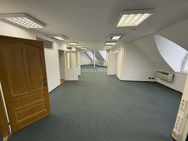 Kiadó kereskedelmi és ipari ingatlan Debrecen 202 nm