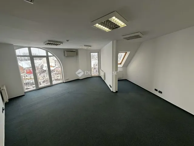 Kiadó kereskedelmi és ipari ingatlan Debrecen 202 nm