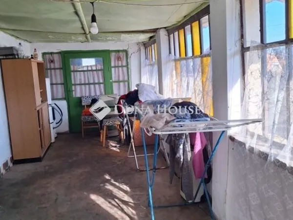 Eladó ház Tetétlen 72 nm