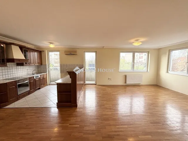 Eladó lakás Debrecen, Egyetemváros 117 nm