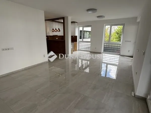 Kiadó lakás Debrecen, Homokkert 161 nm