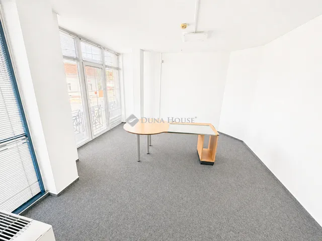 Kiadó kereskedelmi és ipari ingatlan Debrecen 238 nm