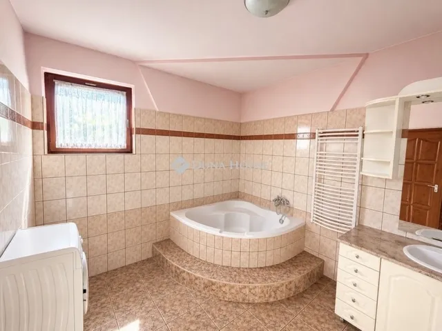 Eladó ház Debrecen, Biharikert 182 nm