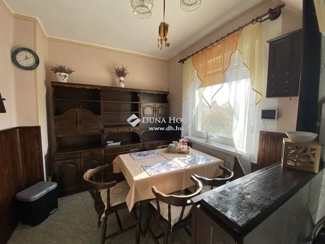 Eladó lakás Veszprém, Egry József utcai lakótelep 113 nm