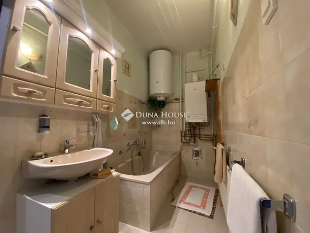 Eladó lakás Veszprém, Egry József utcai lakótelep 113 nm