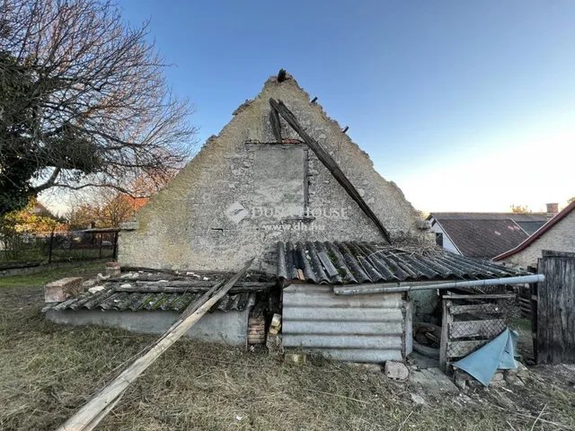 Eladó telek Balatonfüred 280 nm