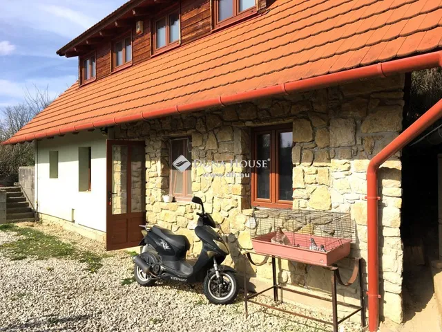 Eladó ház Bakonynána 70 nm