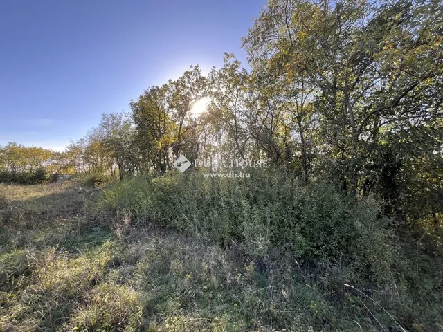 Eladó telek Balatonkenese 2335 nm