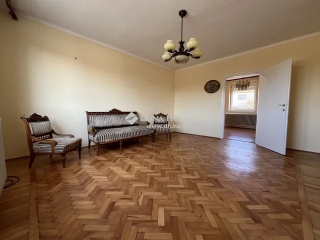 Eladó lakás Veszprém, Belváros 65 nm
