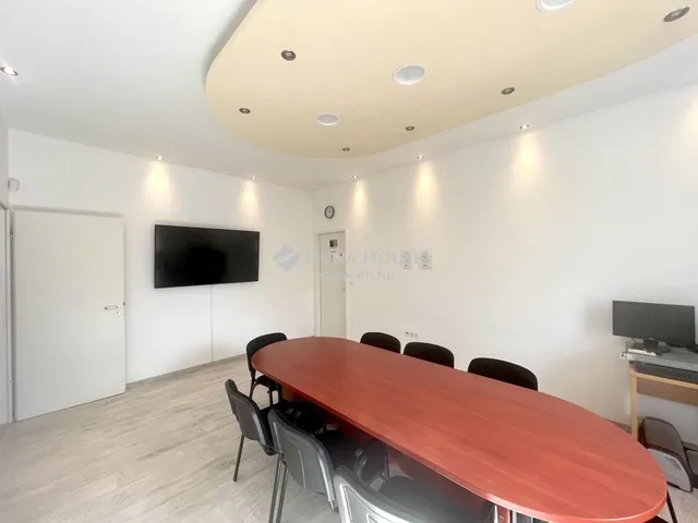 Eladó kereskedelmi és ipari ingatlan Veszprém, Egyetemváros 848 nm