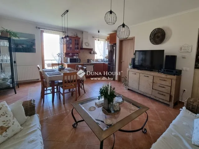 Eladó lakás Veszprém, Cholnokyváros 81 nm