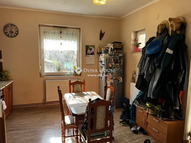 Eladó ház Várpalota, Inota 253 nm