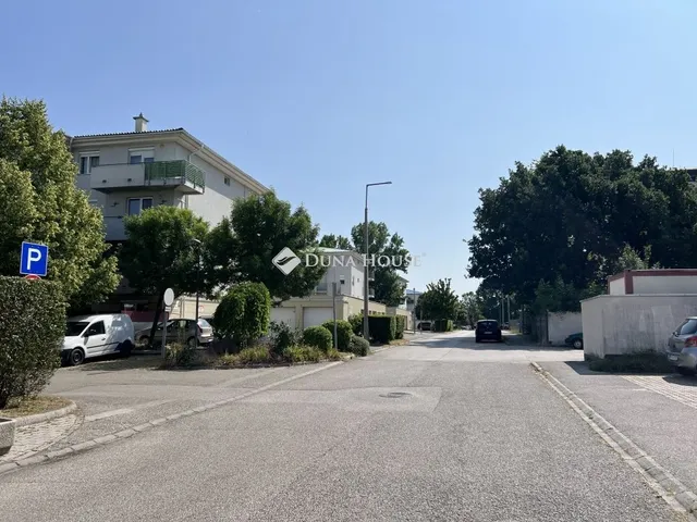 Eladó garázs Veszprém 15 nm