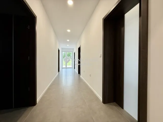 Kiadó ház Bánd 161 nm