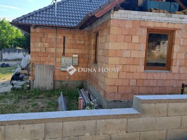 Eladó ház Öskü 66 nm