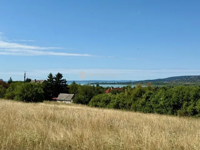 Eladó telek Balatonfűzfő 2220 nm
