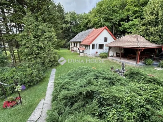 Eladó üdülő és hétvégi ház Bakonynána 225 nm