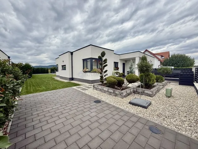 Eladó ház Veszprém, Jutaspuszta 140 nm