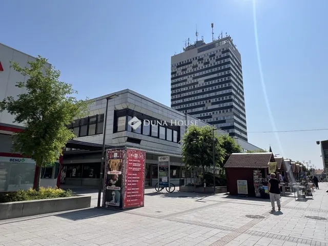 Eladó kereskedelmi és ipari ingatlan Veszprém, Belváros 540 nm