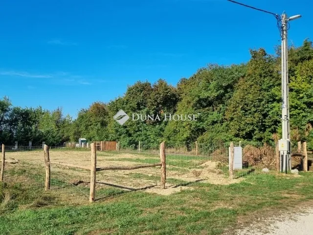 Eladó telek Papkeszi 1114 nm