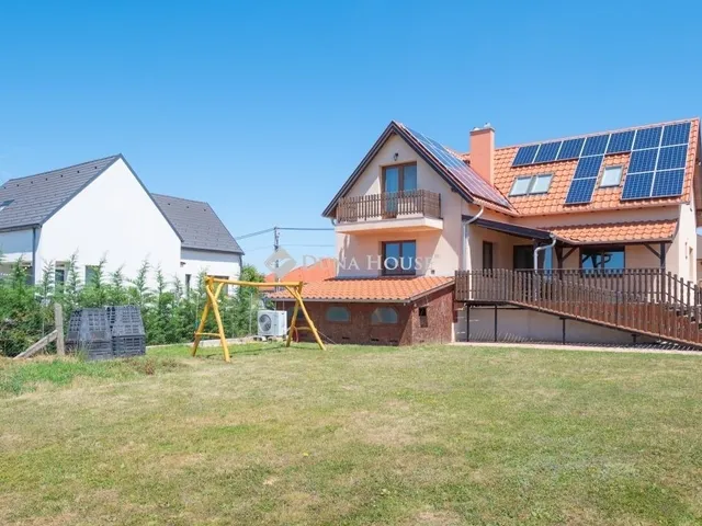 Eladó ház Nemesvámos 195 nm